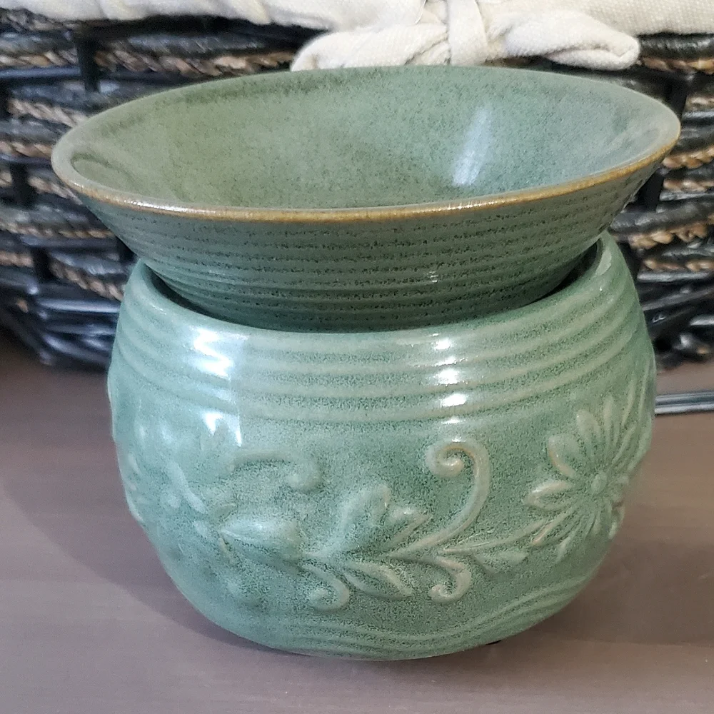 Yankee Candle Green Ceramic Tart Warmer - Picture 2 of 6